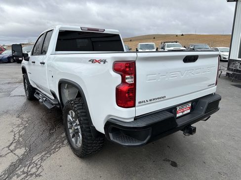 Used 2022 Chevrolet Silverado 2500 Custom w/ Custom Value Package image 3