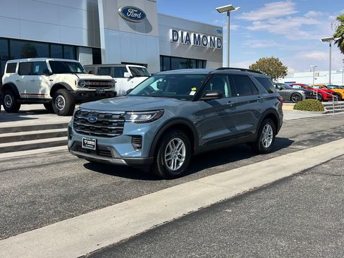 New 2026 Ford Explorer Active RWD image 2