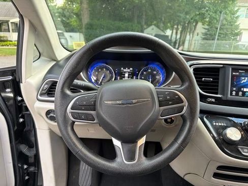 Used 2021 Chrysler Voyager Lxi FWD image 31