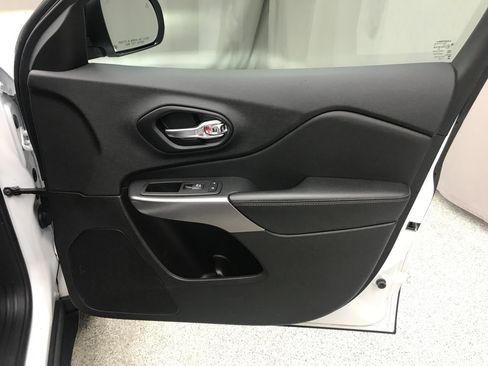 Used 2022 Jeep Cherokee Latitude Lux image 17