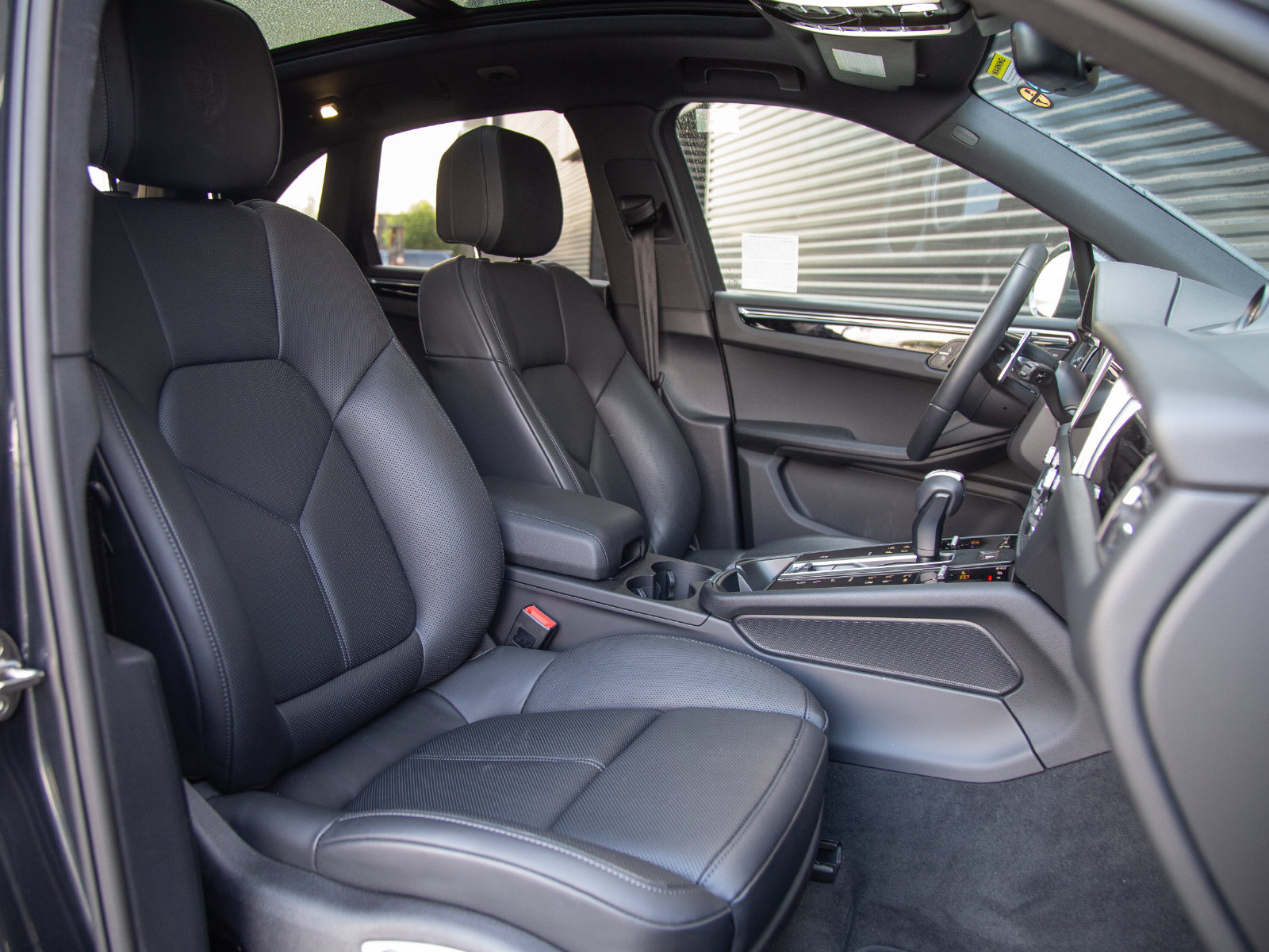 Certified 2026 Porsche Macan AWD/4WD image 26