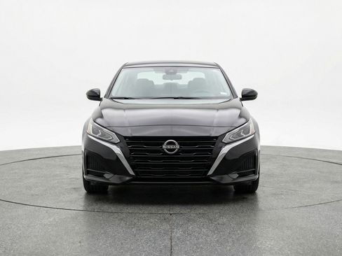 Used 2025 Nissan Altima 2.5 SV image 2
