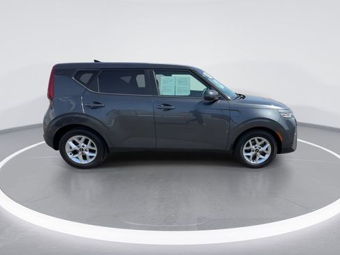 Used 2021 Kia Soul S image 16