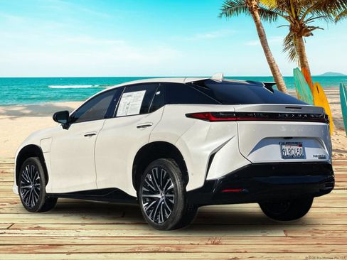Used 2023 Lexus RZ 450e Premium w/ Technology Package image 4