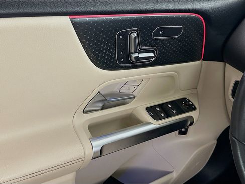 Used 2024 Mercedes-Benz GLB 250 4MATIC w/ Driver Assistance Package image 15