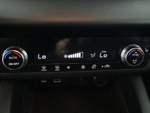 Used 2024 Mitsubishi Outlander SE Black Edition FWD image 26