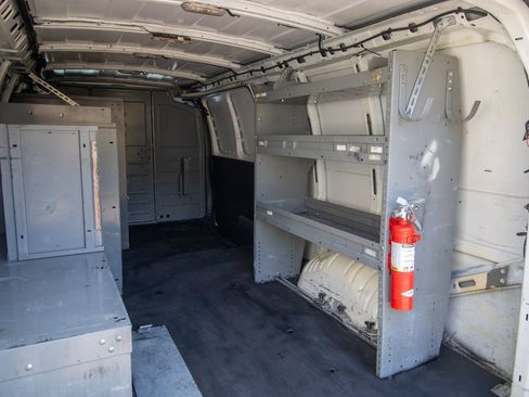 Used 2016 Chevrolet Express 3500 Extended image 34