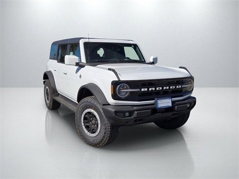 New 2025 Ford Bronco Outer Banks w/ Sasquatch Package image 1