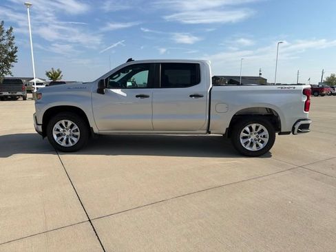 Used 2020 Chevrolet Silverado 1500 Custom w/ Custom Value Package AWD/4WD image 9