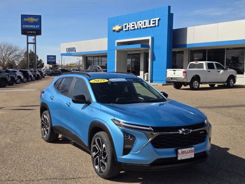 Certified 2025 Chevrolet Trax RS w/ Sunroof Package image 2