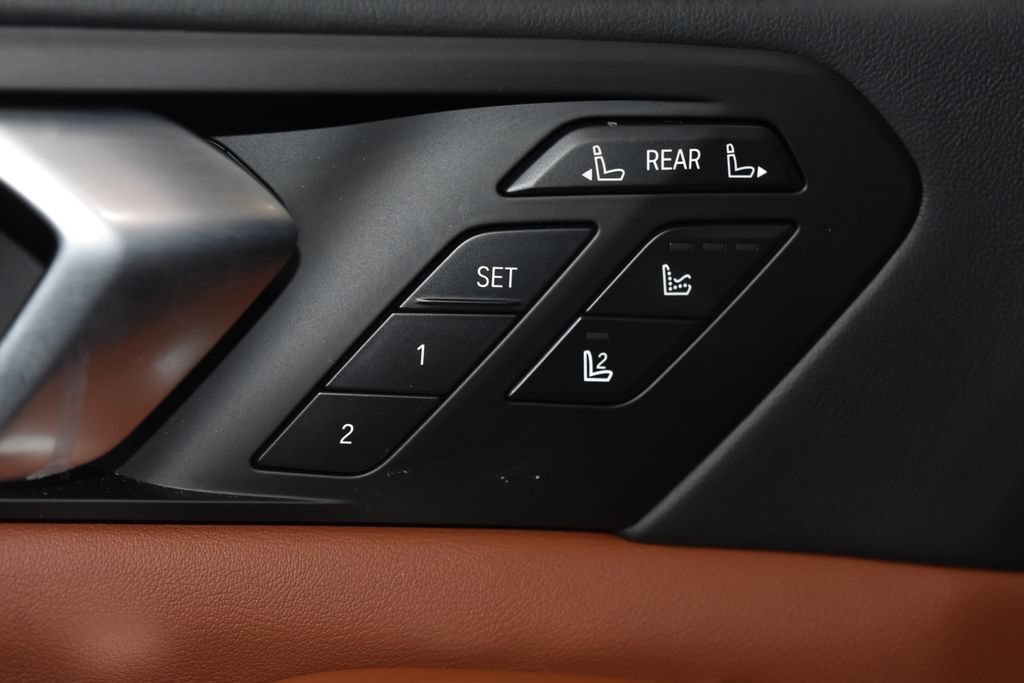 Used 2025 BMW X7 M60i AWD/4WD image 5