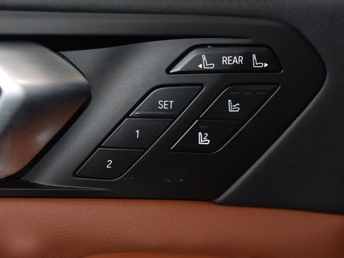 Used 2025 BMW X7 M60i AWD/4WD image 5