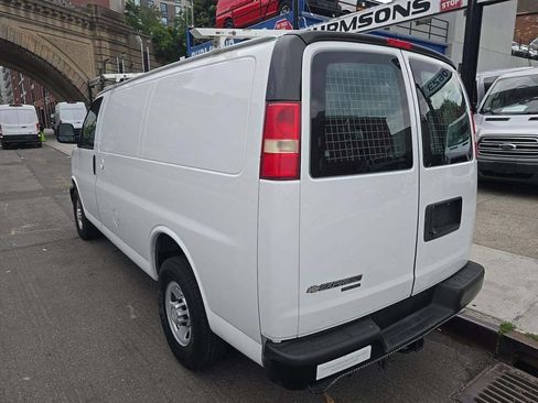 Used 2015 Chevrolet Express 2500 RWD image 4