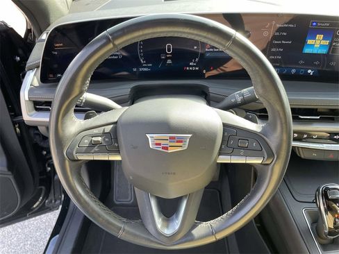 Used 2024 Cadillac XT4 Premium Luxury image 18