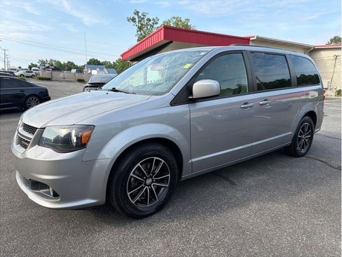 Used 2018 Dodge Grand Caravan GT FWD image 3