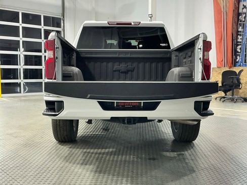 Used 2023 Chevrolet Silverado 1500 Custom image 5