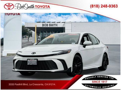 Certified 2025 Toyota Camry SE w/ Convenience Package FWD image 1