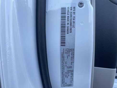 Used 2022 Chrysler Pacifica Limited image 26