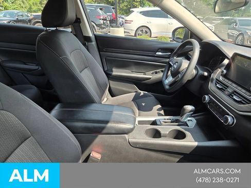 Used 2025 Nissan Altima 2.5 SV FWD image 14
