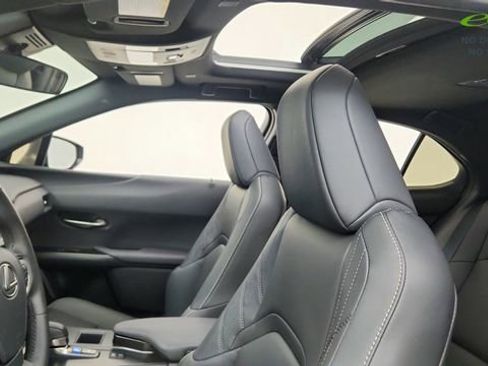 Used 2025 Lexus UX 300h FWD image 32