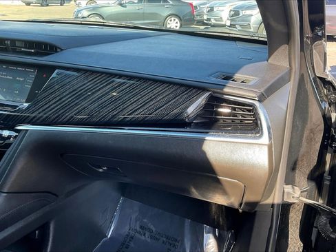 Used 2024 Cadillac XT6 Premium Luxury image 13