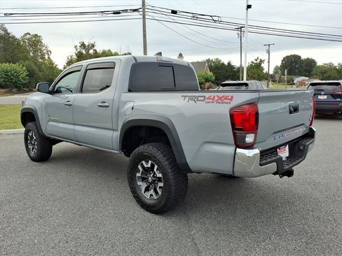 Used 2019 Toyota Tacoma TRD Off-Road AWD/4WD image 13