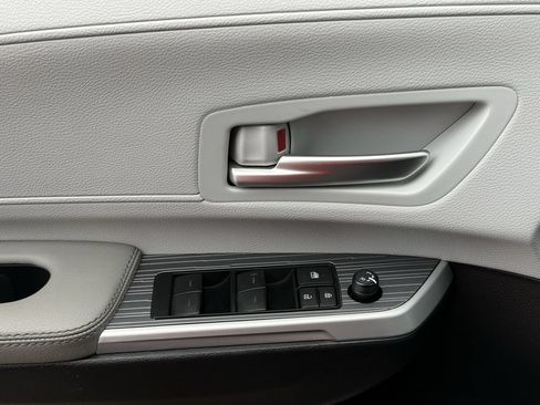 Used 2025 Toyota Sienna XLE w/ XLE Plus Package FWD image 21