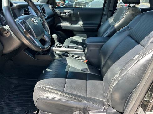 Used 2018 Toyota Tacoma TRD Sport w/ TRD Premium Sport Package image 11