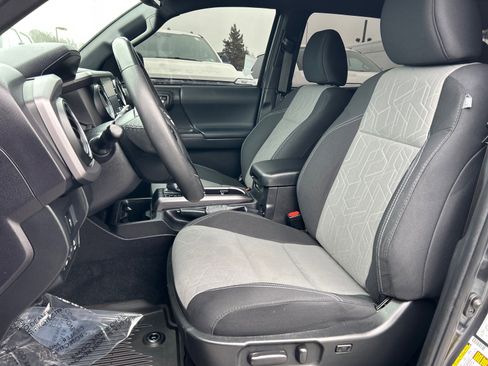 Used 2023 Toyota Tacoma TRD Off-Road image 9