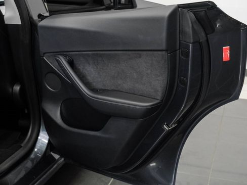 Used 2022 Tesla Model Y Long Range image 49