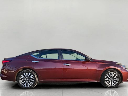 Used 2025 Nissan Altima 2.5 SV image 4