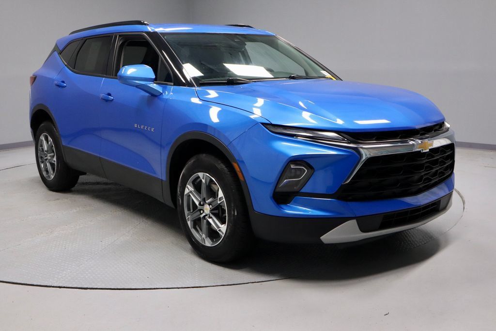 Used 2024 Chevrolet Blazer LT w/ Convenience Package FWD image 1