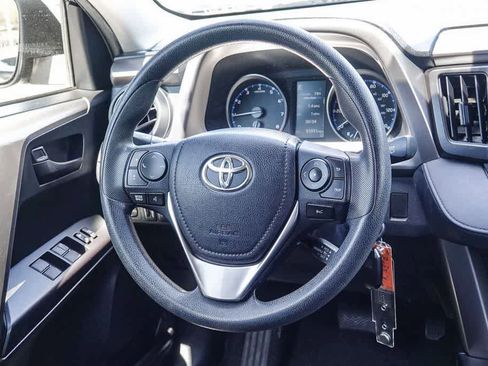 Used 2018 Toyota RAV4 LE FWD image 14