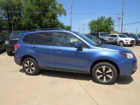 Used 2018 Subaru Forester 2.5i Premium w/ All-Weather Package image 29