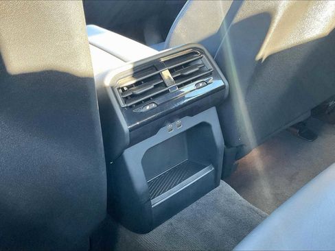 Used 2024 BMW i5 eDrive40i w/ Premium Package image 38