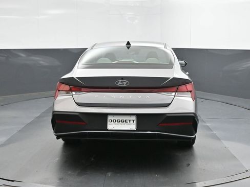 Used 2024 Hyundai Elantra SEL FWD image 5