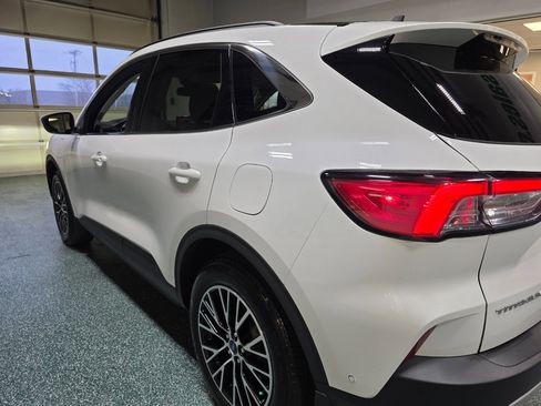 Used 2022 Ford Escape Titanium w/ Titanium Premium Package image 10