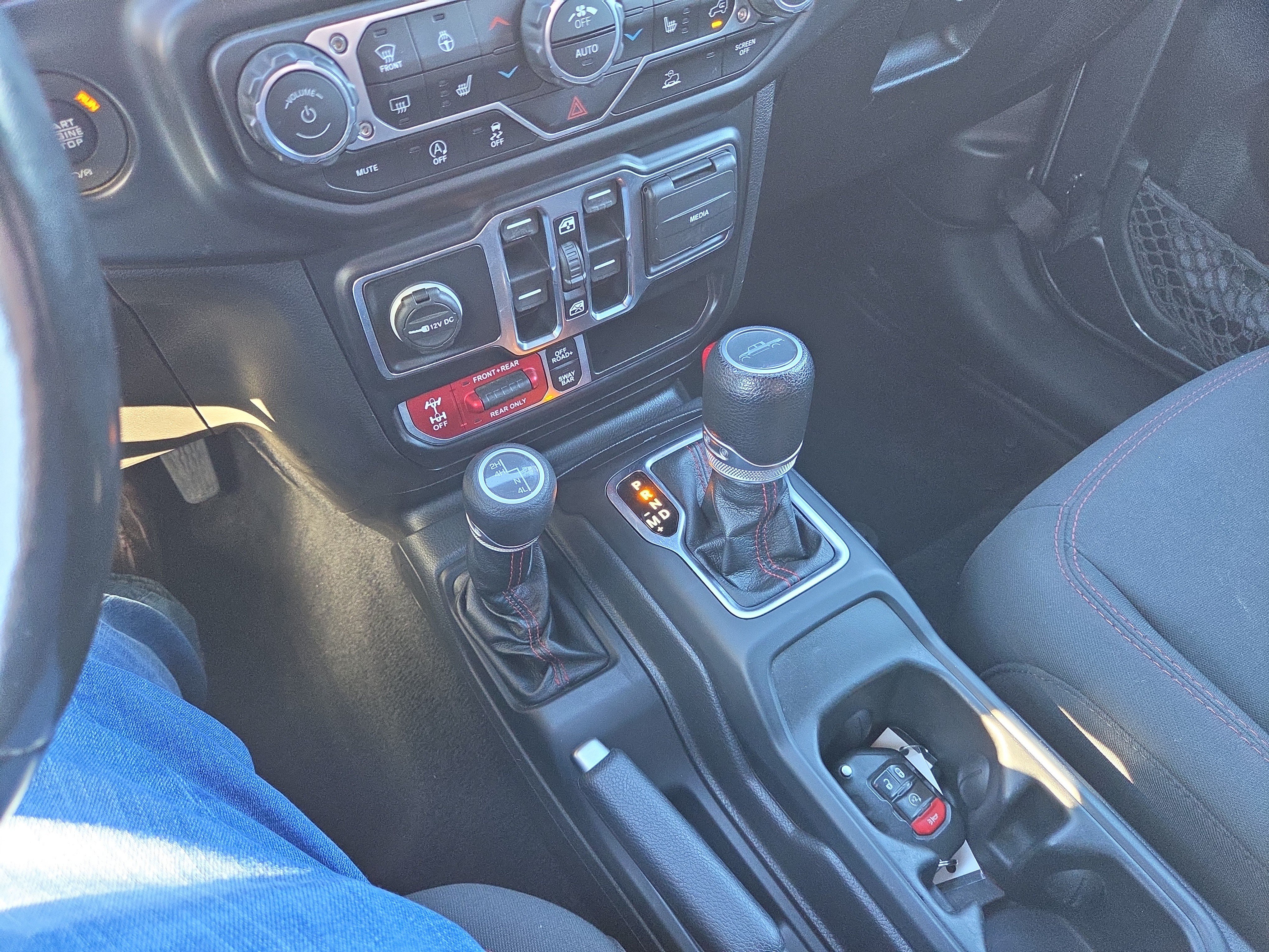 Used 2022 Jeep Gladiator Rubicon w/ Cold Weather Group AWD/4WD image 11