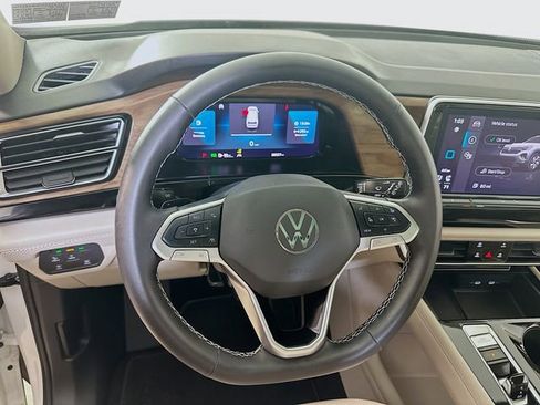 Used 2024 Volkswagen Atlas SE AWD/4WD image 12