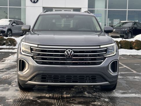 Certified 2025 Volkswagen Atlas SE w/ Panoramic Sunroof Package image 2