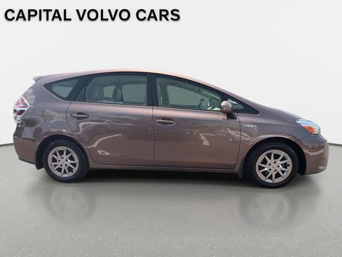 Used 2017 Toyota Prius V Four FWD image 9
