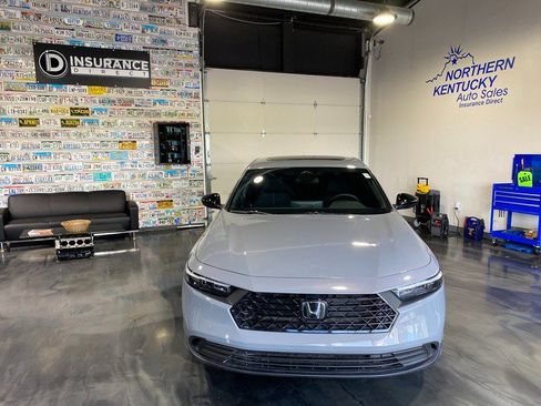 Used 2025 Honda Accord Sport image 3