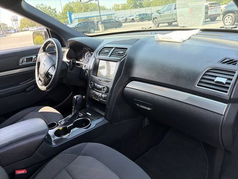 Used 2019 Ford Explorer XLT w/ Equipment Group 201A FWD image 28