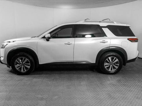 Used 2022 Nissan Pathfinder SL image 3