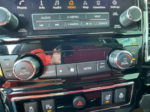 Used 2020 Nissan Titan Platinum Reserve w/ Moonroof Package AWD/4WD image 32