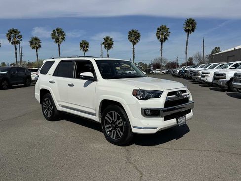 Used 2018 Toyota 4Runner Limited image 2