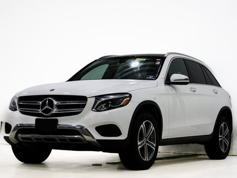 Used 2019 Mercedes-Benz GLC 300 4MATIC image 3