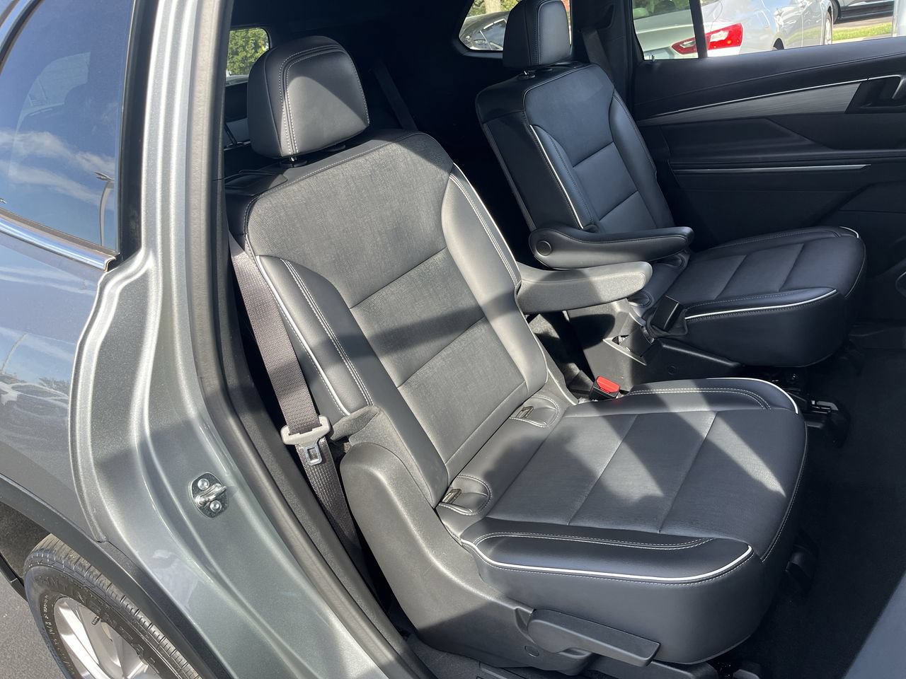 Used 2025 Buick Enclave Preferred AWD/4WD image 25