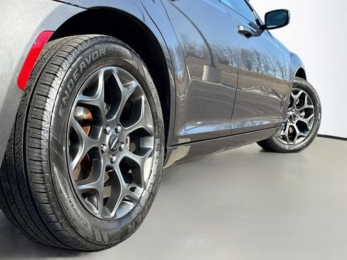 Used 2018 Chrysler 300 S w/ 300S Premium Group image 15