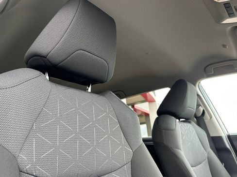 Used 2024 Toyota RAV4 XLE FWD image 20